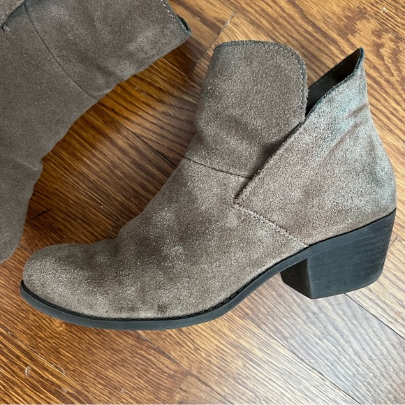 Me Too Brown Suede Leather Booties Sz 6.5 - Picture 5 of 9